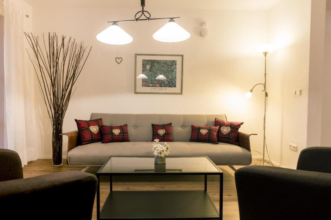 Haus Sonnenblick - Wohnung A Garmisch-Partenkirchen Esterno foto